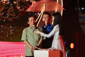 Gần 60 năm chờ mẹ trở về: Câu chuyện lay động từ cầu truyền hình "Sao sáng dẫn đường"