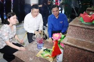 Tuổi trẻ Bắc Ninh tổ chức Lễ thắp nến tri ân các Anh hùng liệt sĩ