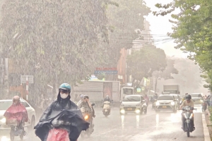 Thời tiết ngày 5/8: Áp thấp nhiệt đới trên Biển Đông, nhiều nơi mưa lớn