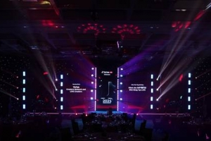 Hồng Minh tỏa sáng tại đêm tiệc Year End Party Tiktok 2025