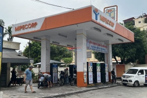 Giá xăng dầu hôm nay 5/8: Tiếp tục lao dốc
