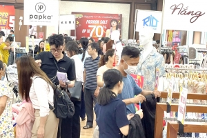 Nhộn nhịp mua sắm tại Sóc Trăng Mega Sale