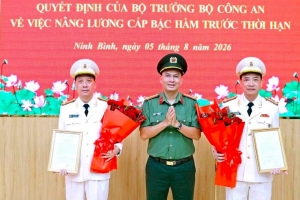 Ninh Bình: Nâng lương cấp bậc hàm trước thời hạn đối với 2 Phó Giám đốc Công an tỉnh