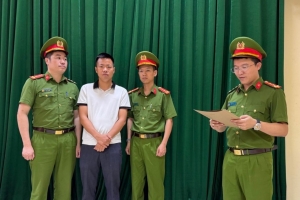 Phú Thọ: Khởi tố đối tượng tàng trữ và kinh doanh hơn 1.100 đôi giày giả mạo nhãn hiệu