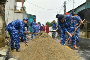 Hải đội 102 chung sức cùng Nhân dân xã Đan Hải xây dựng nông thôn mới