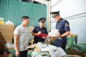 Lạng Sơn: Lộ lô hàng quá cảnh chứa hàng hóa nghi xâm phạm sở hữu trí tuệ