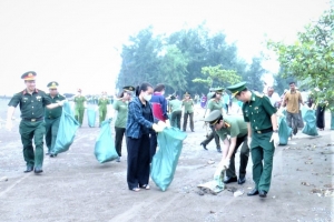 Ninh Bình: Chung tay làm sạch biển, đồng hành cùng ngư dân Cồn Nổi