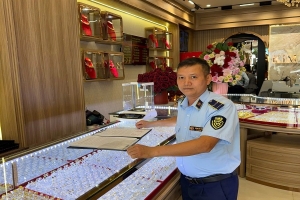 Lâm Đồng: Đội QLTT số 2 tuyên truyền phòng, chống rửa tiền trong kinh doanh vàng, kim khí quý và đá quý