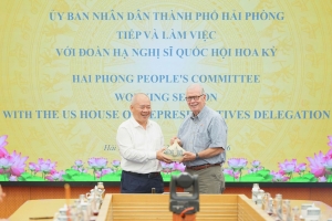 Chủ tịch UBND thành phố Hải Phòng tiếp và làm việc với Đoàn Hạ nghị sĩ Quốc hội Hoa Kỳ