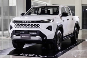 Đại lý đồng loạt giảm giá Toyota Hilux trong tháng Ngâu để gia tăng sức ép lên đối thủ Ford Ranger