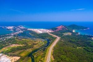 Từ miền cát trắng đến khu kinh tế trọng điểm miền Trung