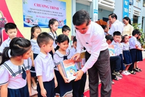 Đà Nẵng: Tổ chức Care The People - Onlus hỗ trợ sách giáo khoa cho học sinh xã Bà Nà