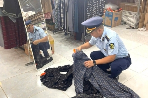 Cao Bằng xử lý hộ kinh doanh bày bán hàng hóa có dấu hiệu giả mạo nhãn hiệu