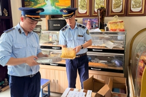 Lạng Sơn: Tiêu hủy lô bánh ngọt không rõ nguồn gốc