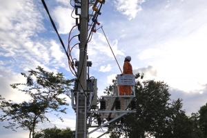 Điện lực Tủa Chùa đóng điện 3 trạm biến áp phục vụ Nhân dân đón Tết Độc lập 2/9