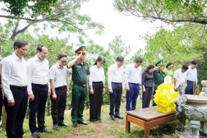 Quảng Trị: Dâng hương viếng mộ Đại tướng Võ Nguyên Giáp