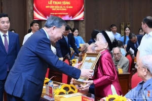 Đảng viên lão thành tiếp tục phát huy uy tín, trí tuệ, kinh nghiệm, tình cảm cách mạng