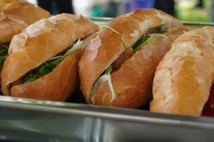 Bộ Y tế đề nghị khẩn trương điều tra vụ 150 người nghi ngộ độc thực phẩm sau khi ăn bánh mì tại Gia Lai