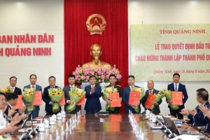 Phú Thọ tổ chức trao Huy hiệu 80 năm tuổi Đảng cho 8 đảng viên