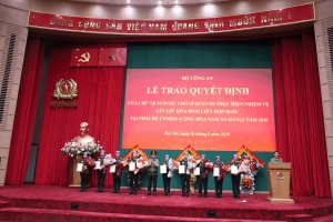 Trao quyết định của Chủ tịch nước cho 9 sĩ quan Công an thực hiện nhiệm vụ gìn giữ Hòa bình Liên hợp quốc