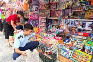 Đội Quản lý thị trường số 2 Hà Nội xử phạt vi phạm hơn 102 triệu đồng dịp Tết Trung thu
