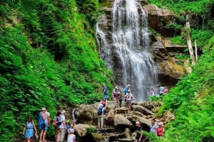 Ninh Bình siết quản lý hoạt động du lịch mạo hiểm, bảo đảm an toàn cho du khách