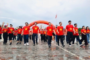 Hàng nghìn người tại Thanh Hóa tham gia chương trình đi bộ “Cùng Việt Nam tiến bước” năm 2026