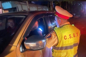 Đắk Lắk: Cảnh sát giao thông tăng cường kiểm soát xe kinh doanh vận tải dịp lễ 2/9