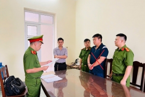Khởi tố giám đốc doanh nghiệp đổ trộm gần 300 tấn rác thải công nghiệp tại Phú Thọ
