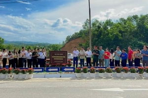 Xã Hải Sơn gắn biển công trình chào mừng thành phố Quảng Ninh
