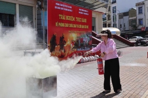 Thực hành phòng cháy chữa cháy và cứu hộ cứu nạn tại chợ Móng Cái