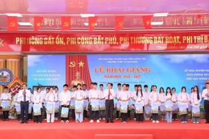 Chủ tịch Quốc hội Trần Thanh Mẫn dự lễ khai giảng năm học mới tại Trường THPT Lê Quý Đôn