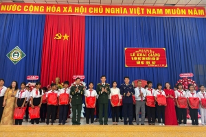 Hải đoàn 32 đồng hành cùng học sinh dân tộc thiểu số bước vào năm học mới