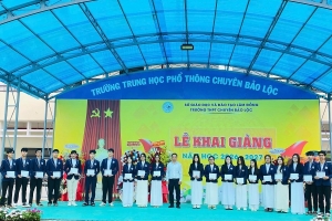 Công ty Thủy điện Đồng Nai: Trao 280 suất học bổng tiếp sức học sinh khó khăn tại Lâm Đồng
