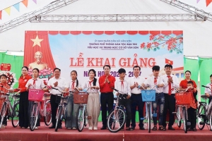 Hội Chữ thập đỏ Bắc Ninh trao 146 triệu đồng hỗ trợ người dân và học sinh nghèo