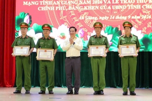 Triệt phá đường dây buôn lậu hơn 17.000 bao thuốc lá, Công an An Giang nhận Thư khen của Chính phủ