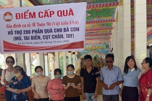 Những phụ nữ U50, U60, U70 đồng hành cùng Ái Xuân hướng về quê nhà