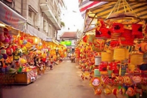 Phố lồng đèn Lương Nhữ Học: Rực rỡ ánh đèn, người bán vẫn chờ khách mua