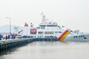 Tàu KN-290 đưa “Trăng thu Biên cương” đến Côn Đảo
