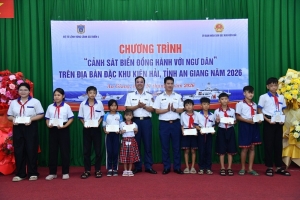 Bộ Tư lệnh Vùng Cảnh sát biển 4 kết hợp huấn luyện trên biển với thực hiện tốt công tác dân vận