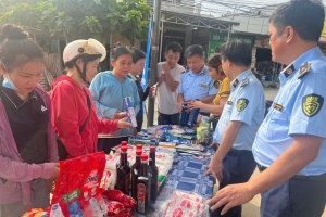 Đưa kỹ năng nhận biết hàng thật, hàng giả đến chợ vùng cao Mường Lai