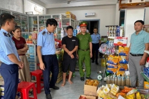 Nghệ An: Phát hiện 2 hộ kinh doanh thực phẩm không rõ nguồn gốc tại xã Hạnh Lâm