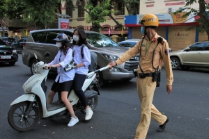 Hà Nội chuyển trọng tâm từ xử lý vi phạm sang chủ động phòng ngừa tai nạn giao thông