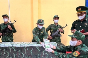 An Giang phát hiện các kiện hàng nghi ma túy trôi dạt vào bờ biển