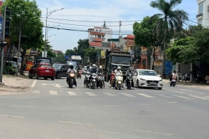 Hà Nội nắng nóng 37 độ C trước khi đón không khí lạnh