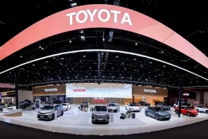 Toyota giảm doanh số tháng thứ 7 liên tiếp