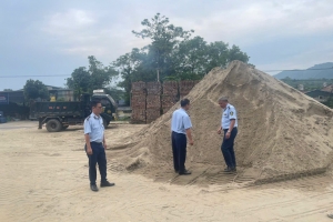 Lực lượng QLTT tỉnh Lào Cai xử phạt cơ sở kinh doanh cát xây dựng vi phạm quy định