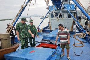 Tạm giữ phương tiện chở khoảng 50.000 lít dầu DO không rõ nguồn gốc