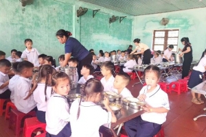 Bữa ăn học đường: Phụ huynh đã truy xuất được đến đâu?