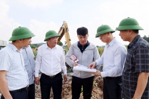 Bắc Ninh: Lãnh đạo phường Phương Liễu kiểm tra tiến độ xây dựng tuyến đường kết nối Tổ dân phố Giang Liễu đi Tổ dân phố Hà Liễu